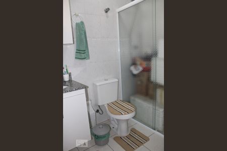 Casa à venda com 100m², 2 quartos e 2 vagasBanheiro da Suíte 2