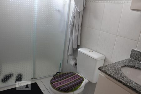 Casa à venda com 100m², 2 quartos e 2 vagasBanheiro da Suíte 1