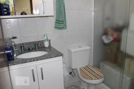 Casa à venda com 100m², 2 quartos e 2 vagasBanheiro da Suíte 2