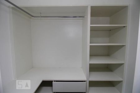 Apartamento para alugar com 200m², 3 quartos e 2 vagas Apartamento para alugar com 200m², 3 quartos e 2 vagasCloset do quarto