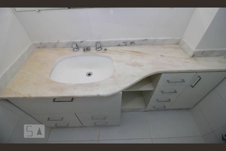 Apartamento para alugar com 200m², 3 quartos e 2 vagas Apartamento para alugar com 200m², 3 quartos e 2 vagasBanheiro da Suíte