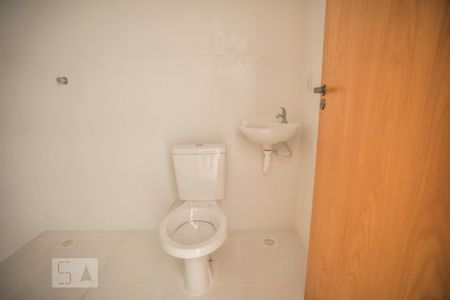 Banheiro de kitnet/studio para alugar com 1 quarto, 26m² em Parque Jabaquara, São Paulo