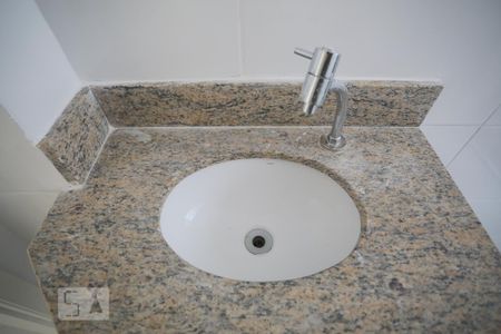 Apartamento para alugar com 55m², 1 quarto e 1 vagaDetalhe do Banheiro do Corredor