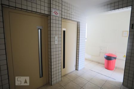 Apartamento para alugar com 55m², 1 quarto e 1 vagaÁrea Comum - Elevadores do corredor do Apartamento