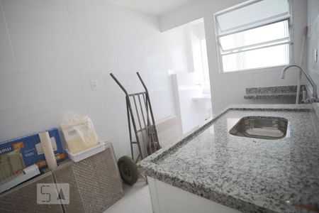 Cozinha de apartamento para alugar com 1 quarto, 55m² em Gonzaga, Santos