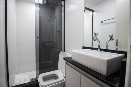Banheiro de apartamento à venda com 1 quarto, 48m² em Humaitá, Porto Alegre