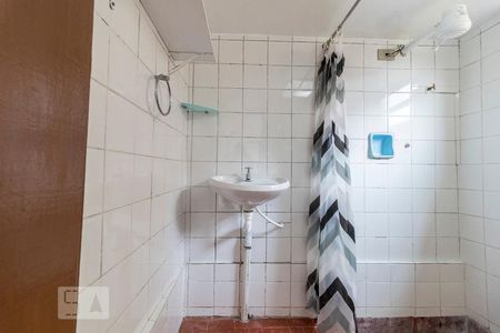 Banheiro de kitnet/studio para alugar com 1 quarto, 25m² em Vila Guarani (z Sul), São Paulo