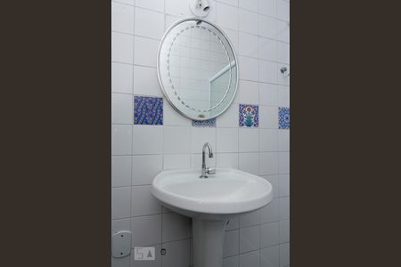 Casa para alugar com 75m², 2 quartos e sem vagaDetalhe banheiro piso superior