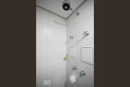 Apartamento para alugar com 35m², 1 quarto e 1 vagaChuveiro do banheiro da suíte 