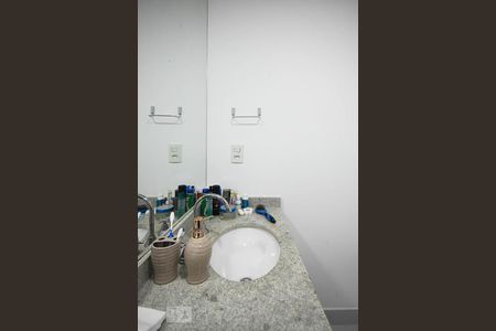 Apartamento para alugar com 35m², 1 quarto e 1 vagaPia do banheiro da suíte