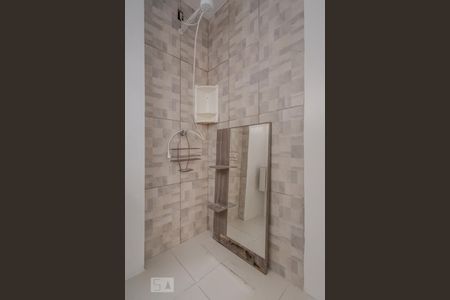 Banheiro de apartamento à venda com 1 quarto, 40m² em Petrópolis, Porto Alegre