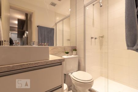 Banheiro da Suíte de apartamento à venda com 2 quartos, 74m² em Jardim Tupanci, Barueri
