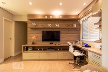 Sala de apartamento à venda com 2 quartos, 74m² em Jardim Tupanci, Barueri