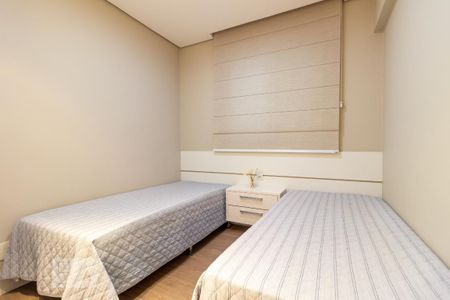 Quarto de apartamento à venda com 2 quartos, 74m² em Jardim Tupanci, Barueri