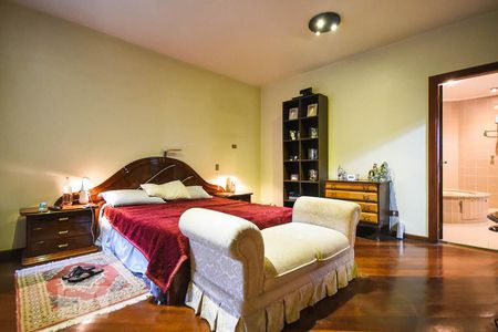 Casa de condomínio à venda com 300m², 3 quartos e 4 vagas Casa de condomínio à venda com 300m², 3 quartos e 4 vagasSuíte