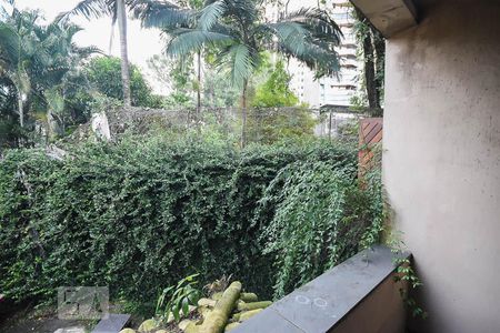 Casa de condomínio à venda com 300m², 3 quartos e 4 vagas Casa de condomínio à venda com 300m², 3 quartos e 4 vagasVaranda