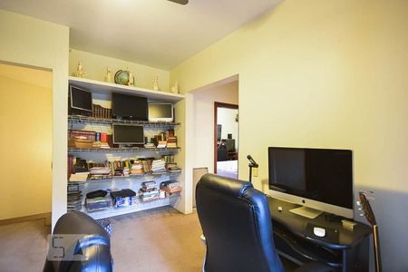 Casa de condomínio à venda com 300m², 3 quartos e 4 vagas Casa de condomínio à venda com 300m², 3 quartos e 4 vagasCorredor