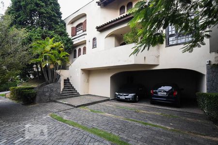 Casa de condomínio à venda com 300m², 3 quartos e 4 vagas Casa de condomínio à venda com 300m², 3 quartos e 4 vagasGaragem