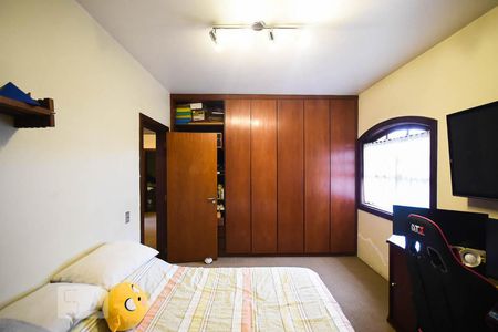 Casa de condomínio à venda com 300m², 3 quartos e 4 vagas Casa de condomínio à venda com 300m², 3 quartos e 4 vagasQuarto 2