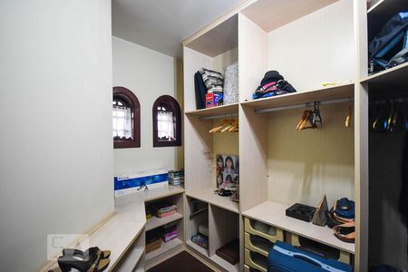 Casa de condomínio à venda com 300m², 3 quartos e 4 vagas Casa de condomínio à venda com 300m², 3 quartos e 4 vagasArmário da suíte