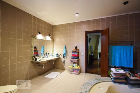 Casa de condomínio à venda com 300m², 3 quartos e 4 vagas Casa de condomínio à venda com 300m², 3 quartos e 4 vagasBanheiro suíte