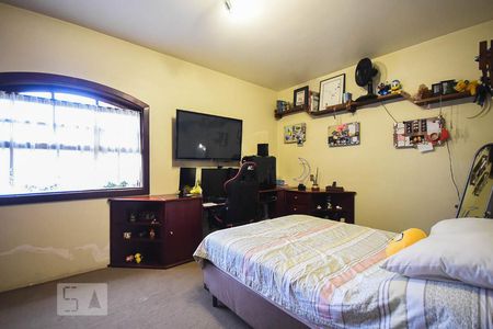 Casa de condomínio à venda com 300m², 3 quartos e 4 vagas Casa de condomínio à venda com 300m², 3 quartos e 4 vagasQuarto 2