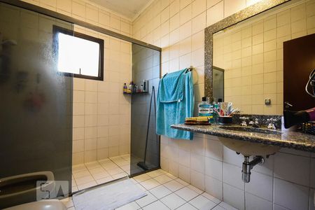 Casa de condomínio à venda com 300m², 3 quartos e 4 vagas Casa de condomínio à venda com 300m², 3 quartos e 4 vagasBanheiro