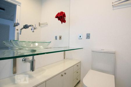 Banheiro de kitnet/studio para alugar com 1 quarto, 70m² em Usina Piratininga, São Paulo