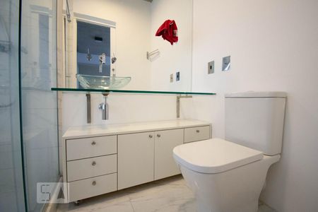 Banheiro de kitnet/studio para alugar com 1 quarto, 70m² em Usina Piratininga, São Paulo