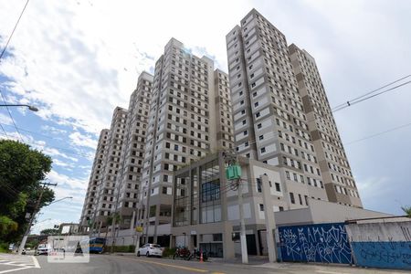 Apartamento para alugar com 36m², 2 quartos e 1 vaga Apartamento para alugar com 36m², 2 quartos e 1 vagaFachada