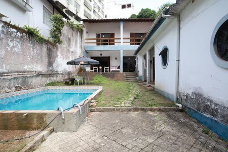 Casa à venda com 400m², 6 quartos e 2 vagasQuintal