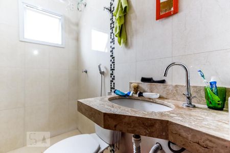 Casa à venda com 160m², 3 quartos e 2 vagasBanheiro