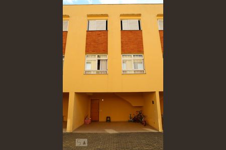 Casa de condomínio à venda com 128m², 3 quartos e 2 vagasFachada