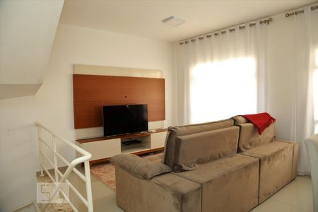 Sala de casa de condomínio à venda com 3 quartos, 128m² em Jardim Oliveiras, Taboão da Serra