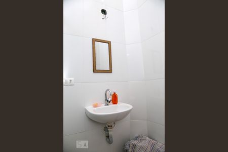 Casa de condomínio à venda com 128m², 3 quartos e 2 vagasBanheiro