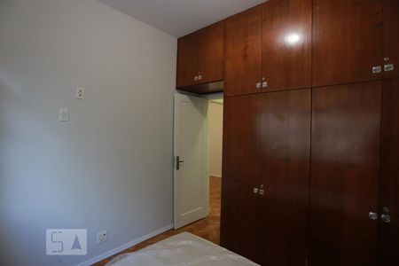 Quarto 1 de apartamento para alugar com 2 quartos, 74m² em Copacabana, Rio de Janeiro