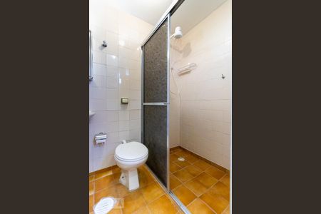Banheiro de kitnet/studio para alugar com 1 quarto, 51m² em Centro, Campinas