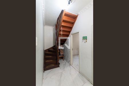 Escadas de casa para alugar com 4 quartos, 200m² em Vila Isabel, Rio de Janeiro