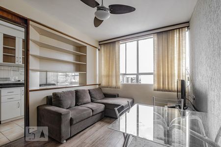 Sala de Estar de apartamento para alugar com 1 quarto, 36m² em Centro, Curitiba