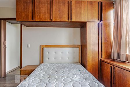 Quarto 1 de apartamento para alugar com 1 quarto, 36m² em Centro, Curitiba