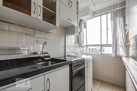 Cozinha de apartamento para alugar com 1 quarto, 36m² em Centro, Curitiba