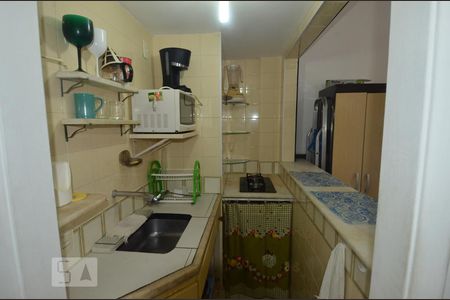 Cozinha de apartamento à venda com 1 quarto, 24m² em Copacabana, Rio de Janeiro