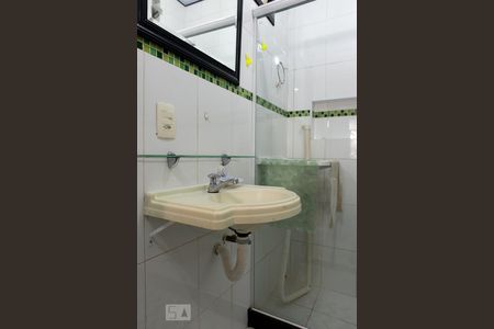 Banheiro de kitnet/studio à venda com 1 quarto, 25m² em Copacabana, Rio de Janeiro