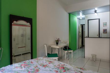 Sala/Quarto de kitnet/studio à venda com 1 quarto, 25m² em Copacabana, Rio de Janeiro