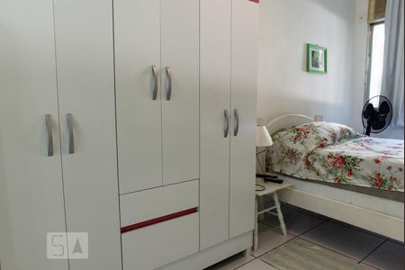Sala/Quarto - Armário  de kitnet/studio à venda com 1 quarto, 25m² em Copacabana, Rio de Janeiro