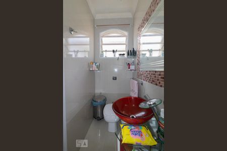 Casa à venda com 125m², 3 quartos e 2 vagasBanheiro