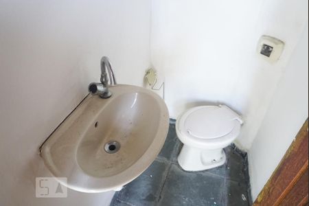 Casa à venda com 273m², 3 quartos e 2 vagasBanheiro de Serviço