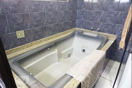 Casa à venda com 273m², 3 quartos e 2 vagasBanheiro da Suíte