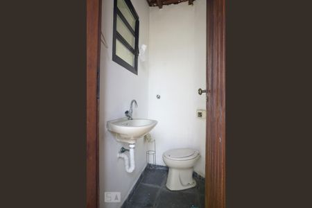 Casa à venda com 273m², 3 quartos e 2 vagasBanheiro de Serviço