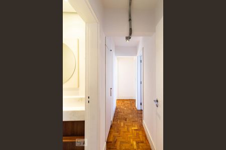 Corredor de apartamento para alugar com 3 quartos, 90m² em Vila Madalena, São Paulo